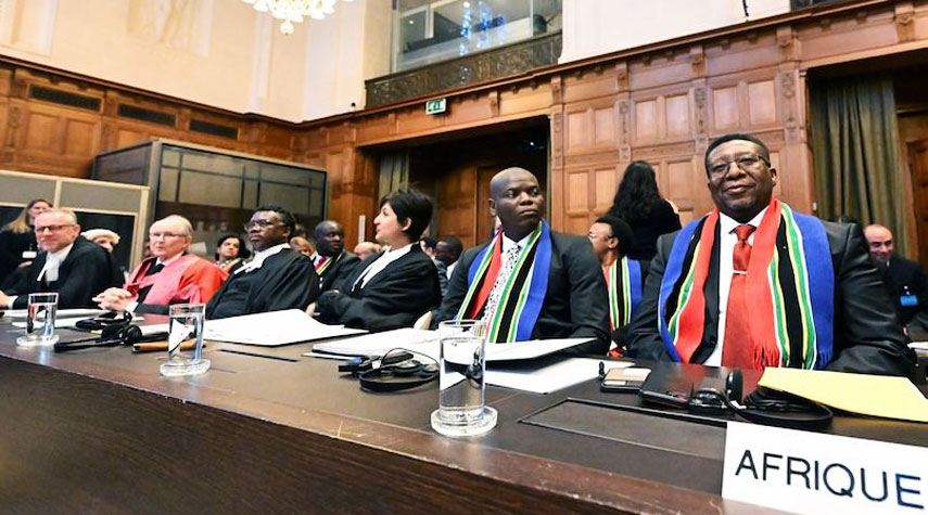 50 محاميا من جنوب إفريقيا يقاضون واشنطن ولندن
