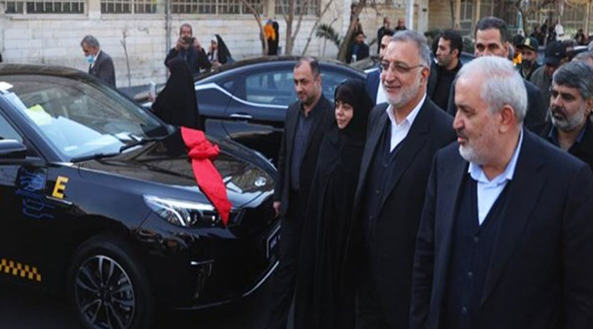 ايران... ازاحة الستار عن سيارات اجرة كهربائية جديدة