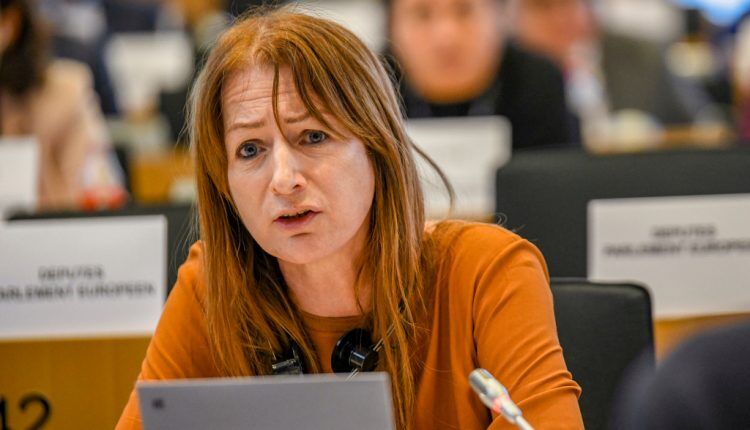 نائبة تزلزل البرلمان الأوروبي دفاعا عن غزة