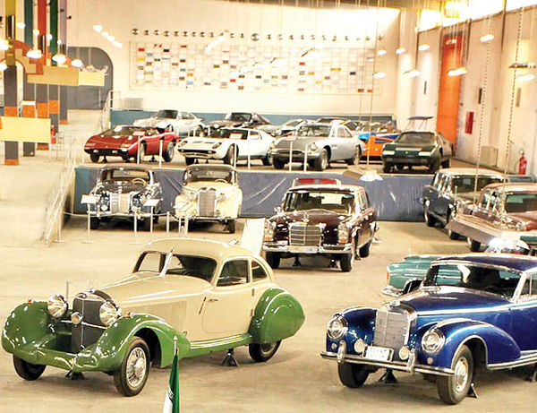 بالصور من إيران.. متحف السيارات التاريخية في طهران