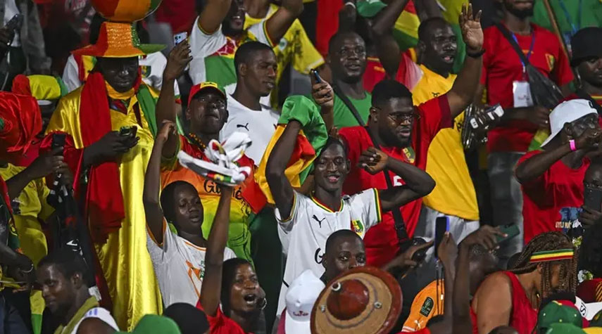 مقتل 6 مشجعين.. منتخب غينيا يوجه طلبا لجماهيره قبل مباراة السنغال الحاسمة