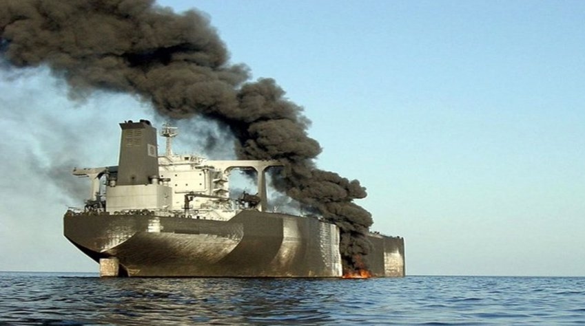 القيادة المركزية الأمريكية: أصابة سفينة نقل نفط بصاروخ يمني