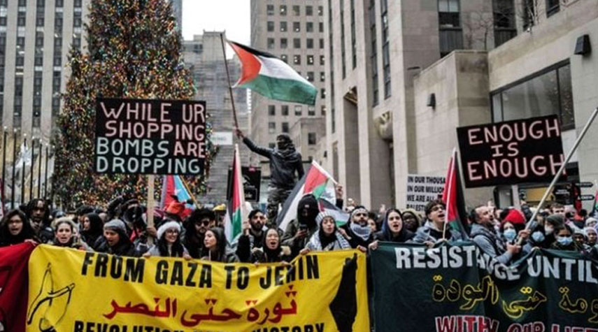 متظاهرون أميركيون: لن نسمح بصرف أموالنا على إبادة الفلسطينيين