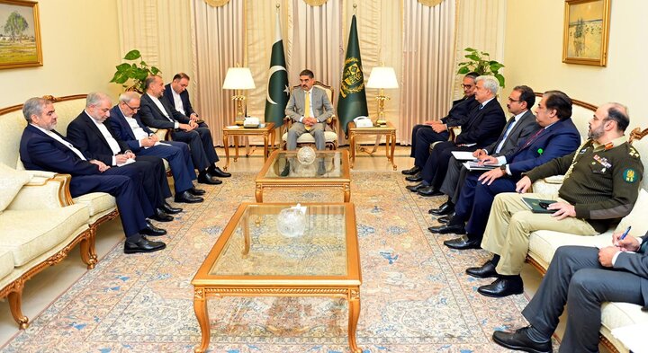 رئيس وزراء باكستان : ملتزمون بتمتين علاقاتنا الأخوية مع إيران