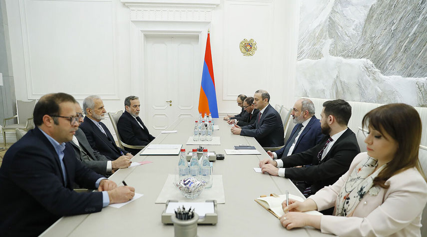إيران وأرمينيا تناقشان سبل تطوير العلاقات السياسية والإقتصادية بينهما