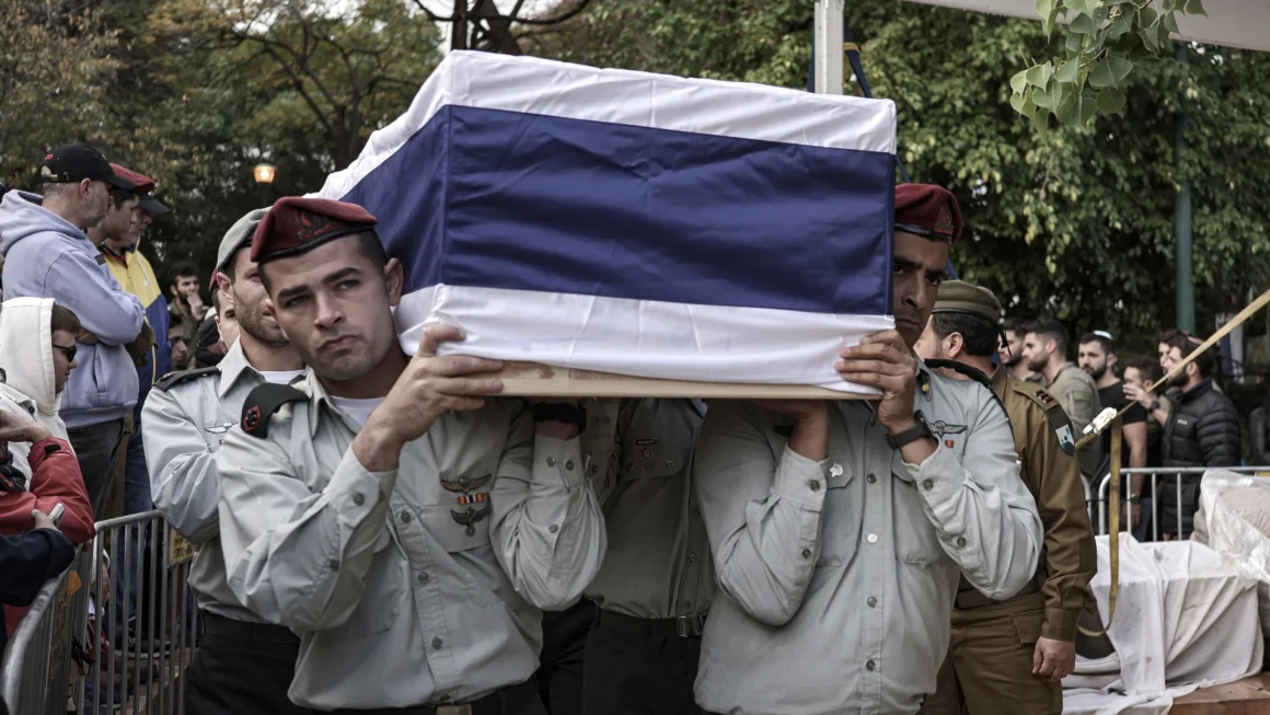 الاحتلال يقر بمقتل ضابط بارز في قوات النخبة بمعارك غزة