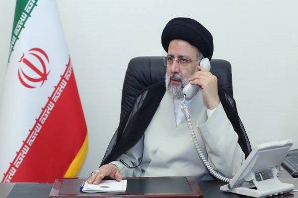 الرئيس الإيراني يتحدث هاتفيا مع اعضاء المنتخب الوطني لكرة القدم