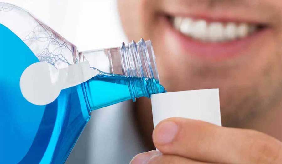 ما هي مخاطر وفوائد غسول الفم؟