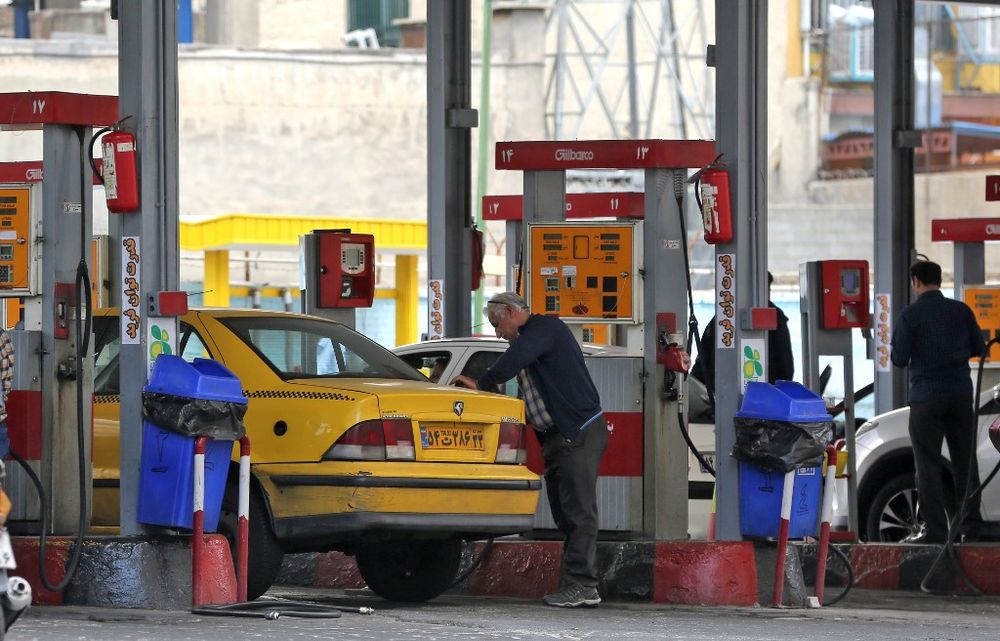 مسؤول: إيران نحو رفع إنتاج البنزين لـ 130 مليون لتر يوميا