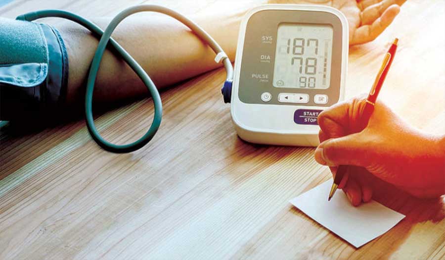 العلماء يحذرون من تقلبات مستوى ضغط الدم