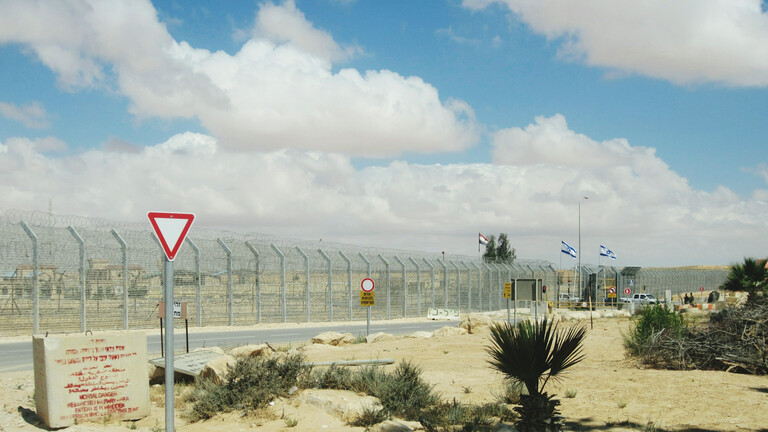 "إسرائيليون" يحاولون اختراق السياج الحدودي مع مصر