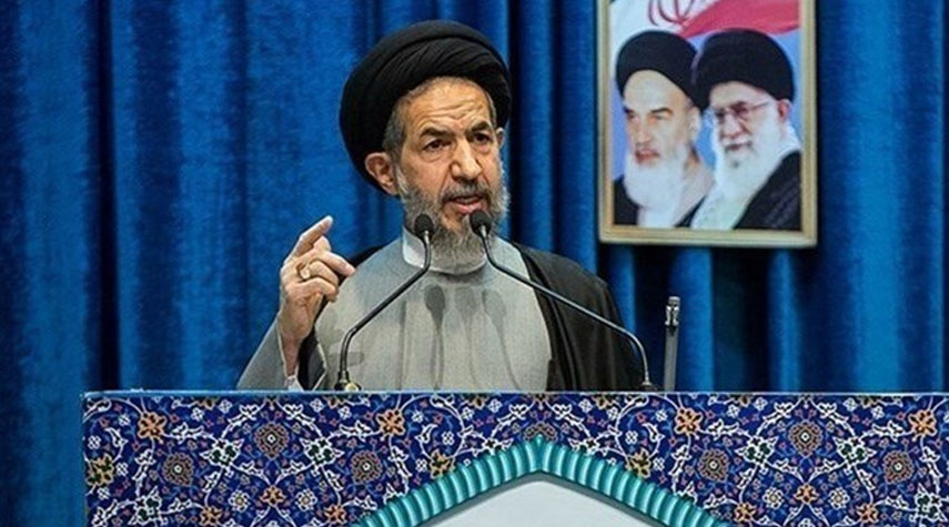 خطيب جمعة طهران: فليستعرض الشعب الإيراني الأمل والثقة بالنفس عند صناديق الإقتراع