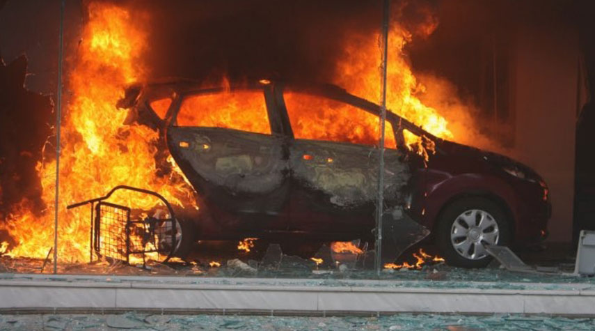 مستوطنون يحرقون مركبات أهالي حوارة في الضفة الغربية
