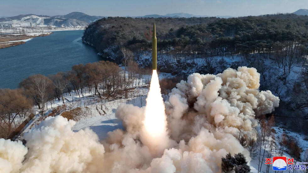 كوريا الشمالية تختبر نوعاً جديداً من الصواريخ