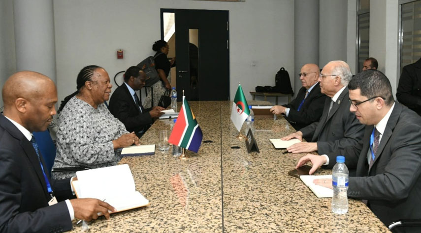 الجزائر وجنوب أفريقيا تتوافقان على تفعيل قرارات العدل الدولية