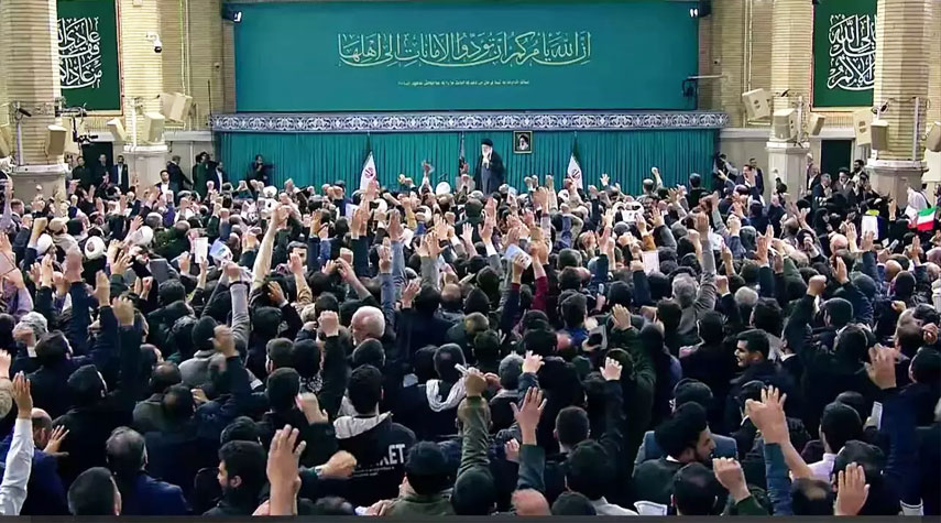 قائد الثورة الاسلامية: الشعب أبدى اعتزازه بثورته الاسلامية أمام العالم في ذكرى انتصارها