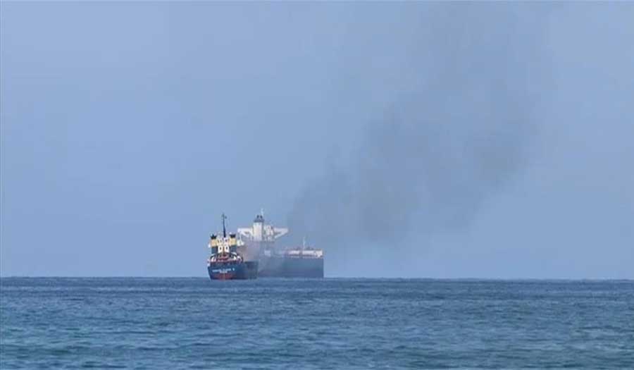 القوات اليمنية تعلن استهداف سفينة بريطانية وإسقاط طائرة أمريكية