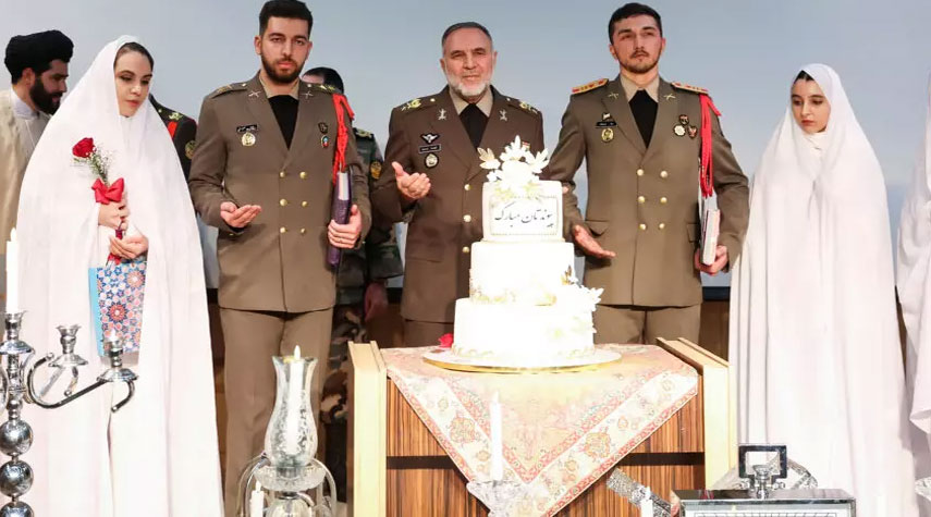 بالصور من طهران.. إقامة حفل زفاف جماعي طلابي