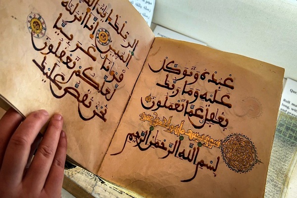 كُتبت بالمسك والزعفران.. "الرَّبعة المغربية" نسخة نادرة من القرآن بالأقصى