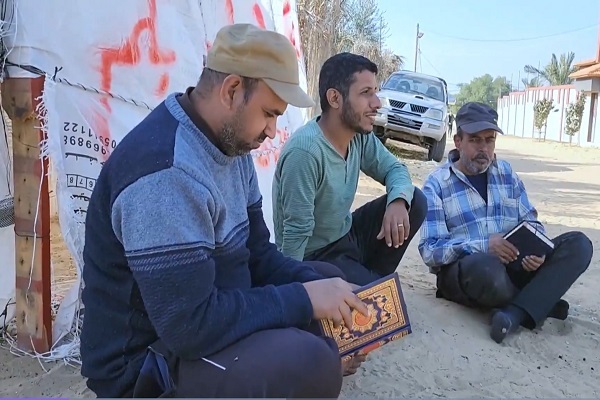 مبادرة لتوزيع المصاحف على خيام النازحين في غزة