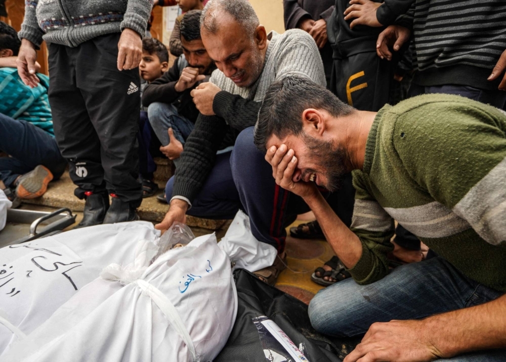 شهداء وجرحى جراء قصف استهدف مخيمي النصيرات والبريج في غزة