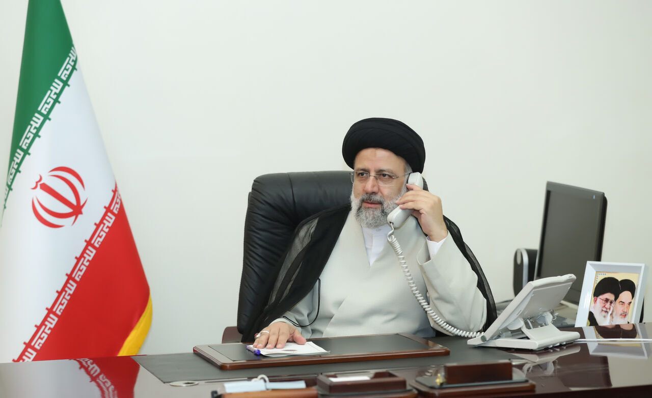 ايران تؤكد على تعزيز العلاقات مع جيرانها والدول الاسلامية