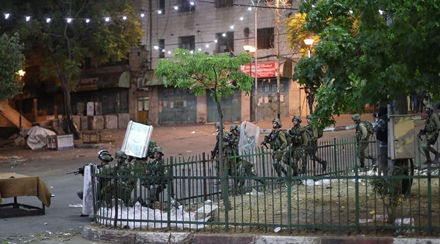 قوات الإحتلال تعتقل 22 فلسطينياً في الضفة