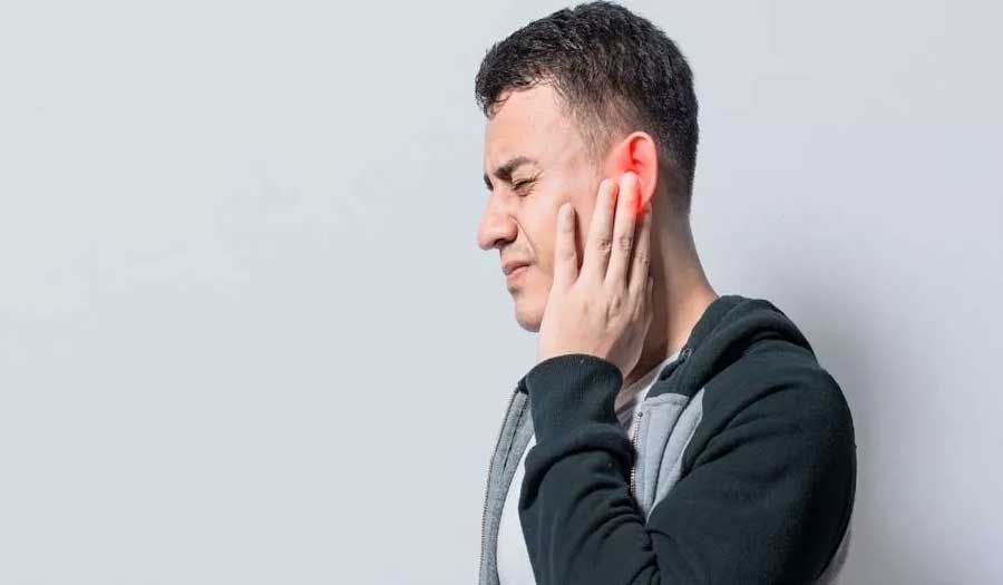 ما هي أسباب ظهور طنين الأذن؟