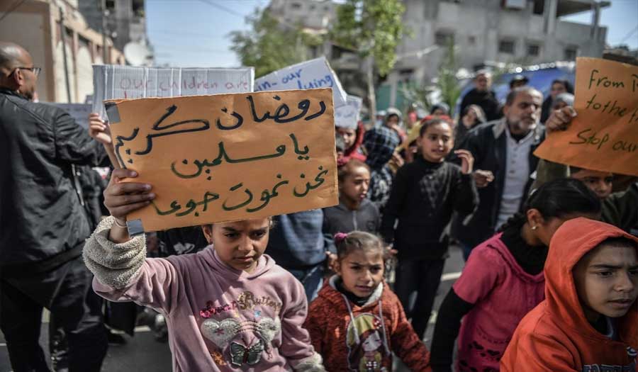 أطفال غزة يحتجون على تفاقم المجاعة مع اقتراب شهر رمضان