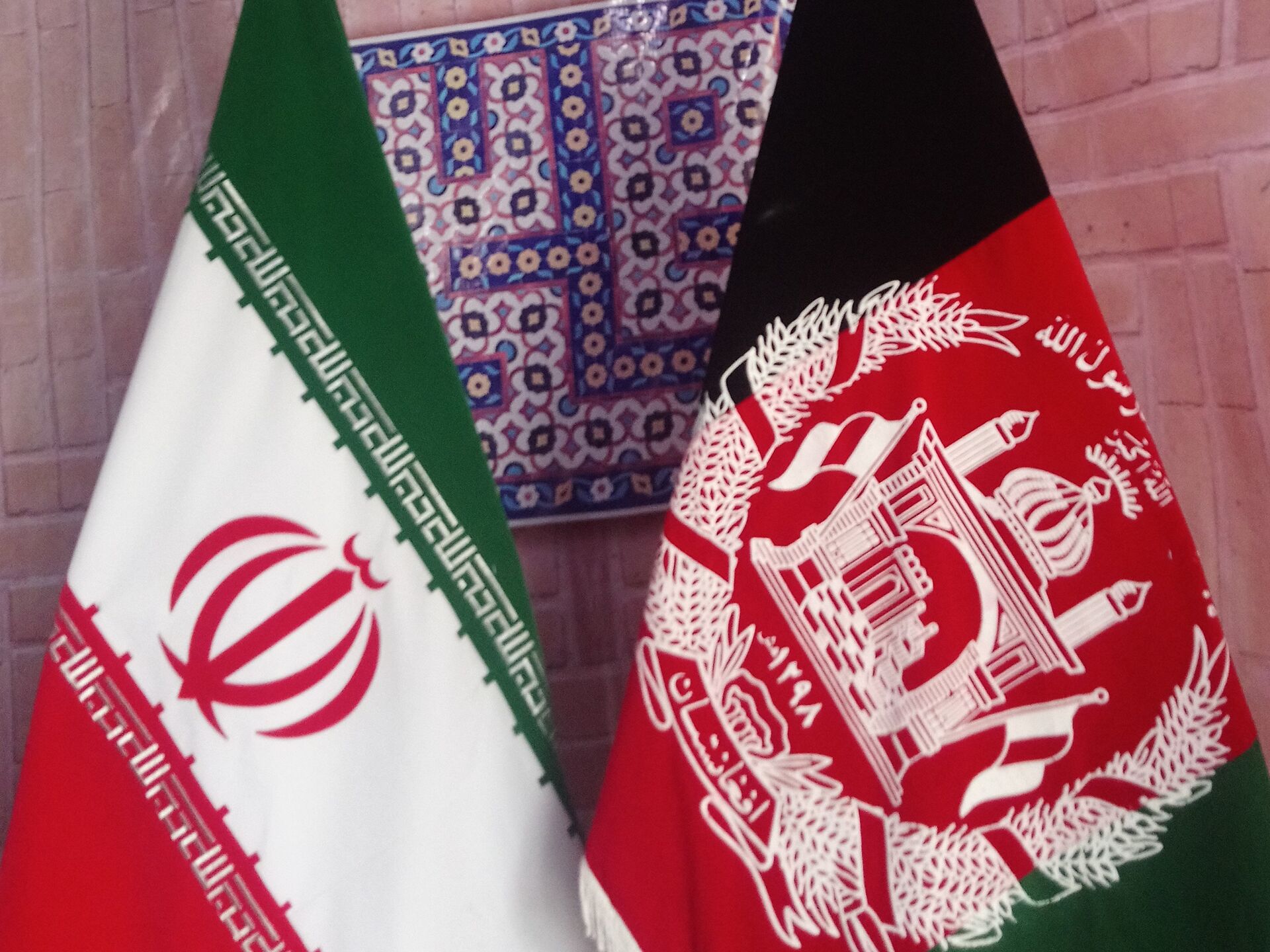 توقيع وثيقة تعاون للنقل البري بين إيران وأفغانستان 