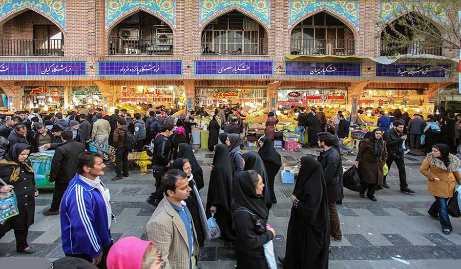 صور.. سوق طهران تكتظ بالمتسوقين عشية العام الإيراني الجديد