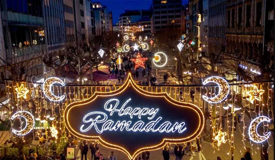 شوارع فرانكفورت تزدان بحلة رمضان لأول مرة في ألمانيا