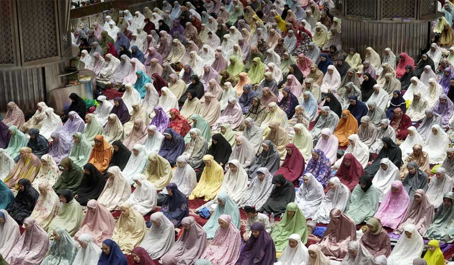 صور.. مظاهر استقبال أول أيام شهر رمضان حول العالم
