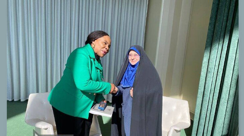 وزيرة شؤون المرأة الزيمبابوية تشيد بتقدم المرأة الإيرانية