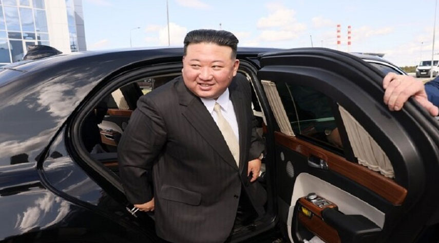 كيم جونغ أون يذهب لأول مرة إلى مناسبة عامة بسيارة "أوروس" التي أهداها له بوتين