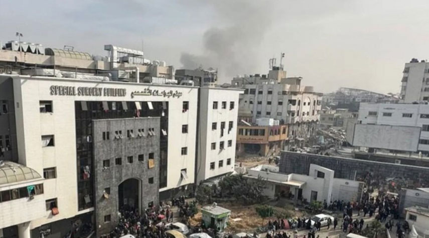 قوات الإحتلال تفجر أحد مباني مجمع الشفاء الطبي في غزة