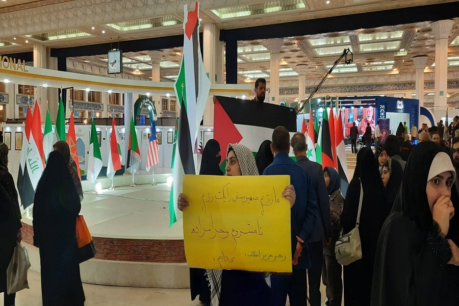 وقفة تضامنية مع غزة بمعرض طهران للقرآن