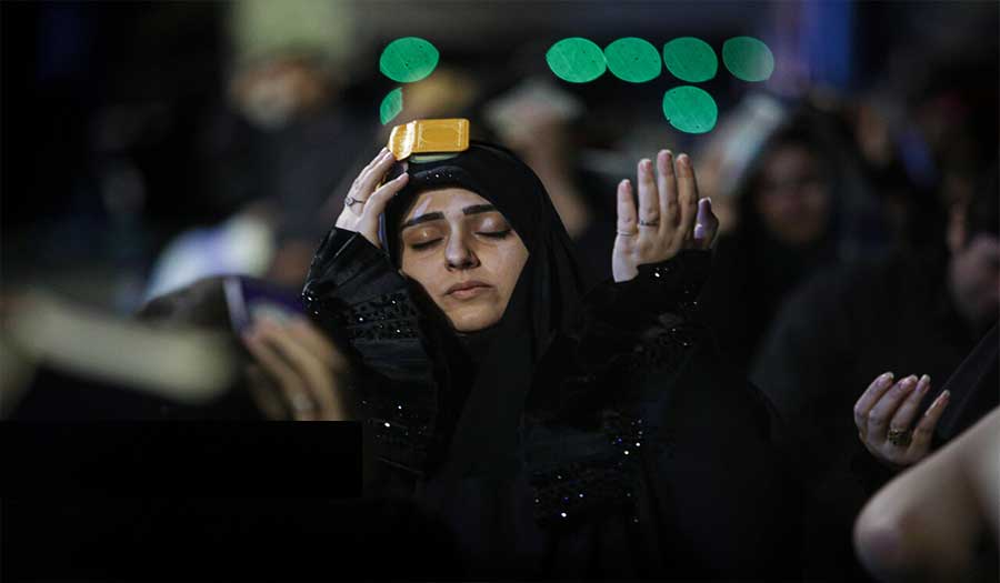 بالصور.. إحياء ليلة القدر الثانية في أنحاء طهران