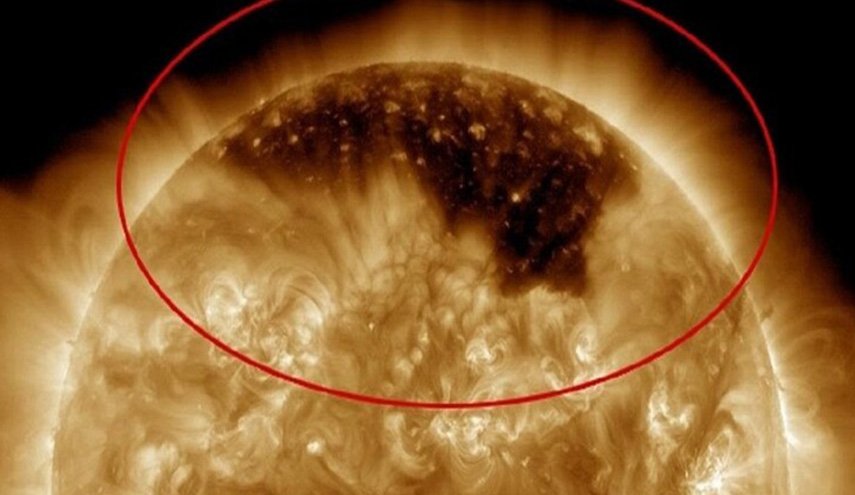 ثقب تاجي عملاق على الشمس يفوق حجم الأرض!