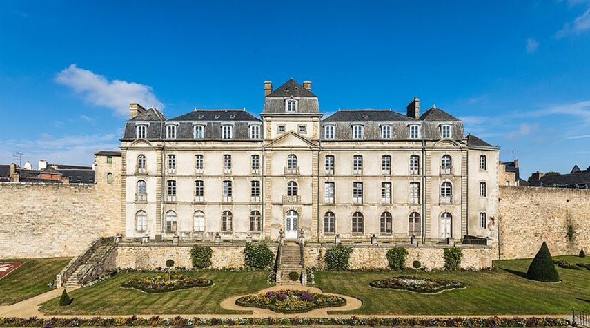 اكتشاف قلعة عمرها 640 عاماً تحت فندق فرنسي شهير! +صور