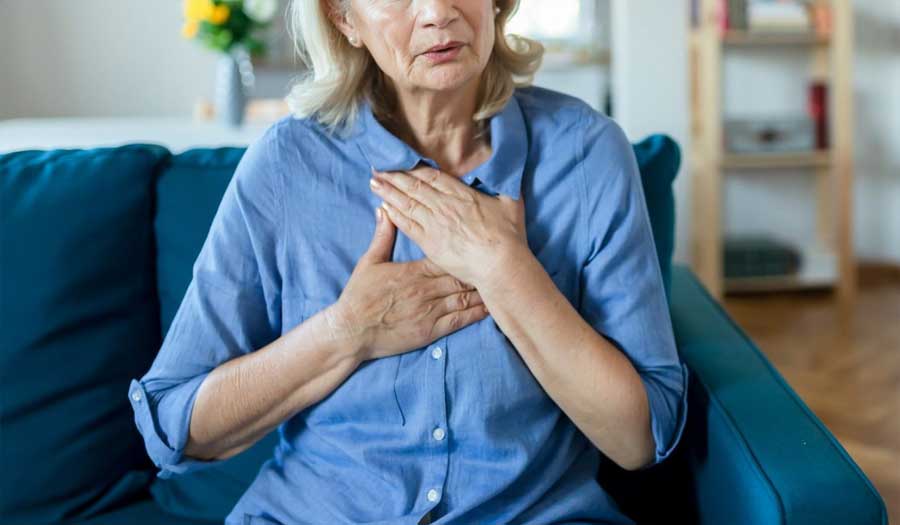 دراسة: النساء أكثر عرضة لأمراض القلب بعد انقطاع الطمث 