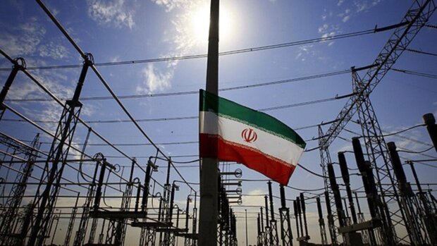إيران تعلن حجم تبادلها من الكهرباء مع دول الجوار 