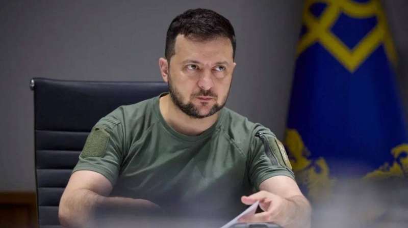 زيلينسكي يعترف بخسارة أوكرانيا الأرض والجنود