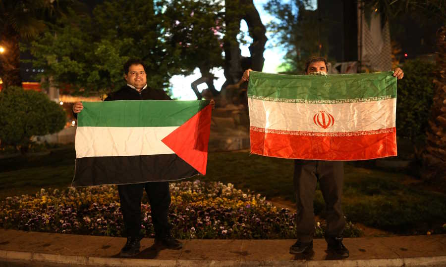 بالصور من إيران.. الاحتفال بـ”الصفعة” الموجهة إلى الكيان الصهيوني