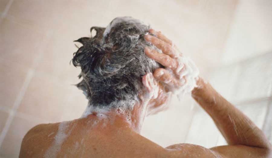 كم مرة ينبغي أن نغسل الشعر بالشامبو؟