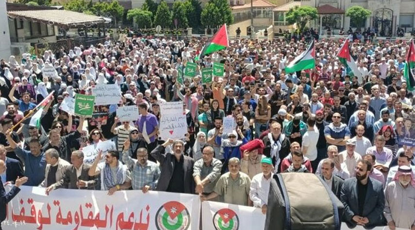 مظاهرة حاشدة دعماً لغزة ومناهضة للكيان الصهيوني في عمّان