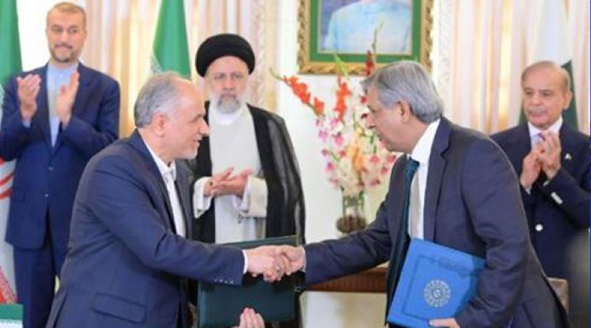 إيران وباكستان توقعان وثيقتي تعاون في مجال القانون والعدالة