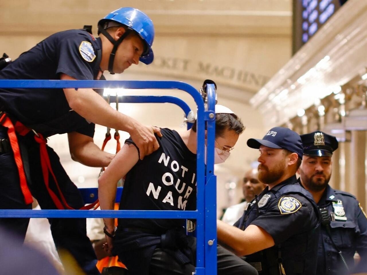 شرطة نيويورك تعتقل نحو 300 متظاهر يهودي