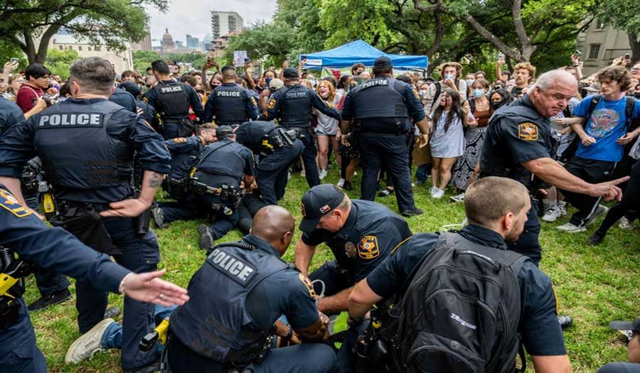 الشرطة تعتقل العديد من طلاب جامعة تكساس بعد تفريق مظاهرة تضامنية مع فلسطين 