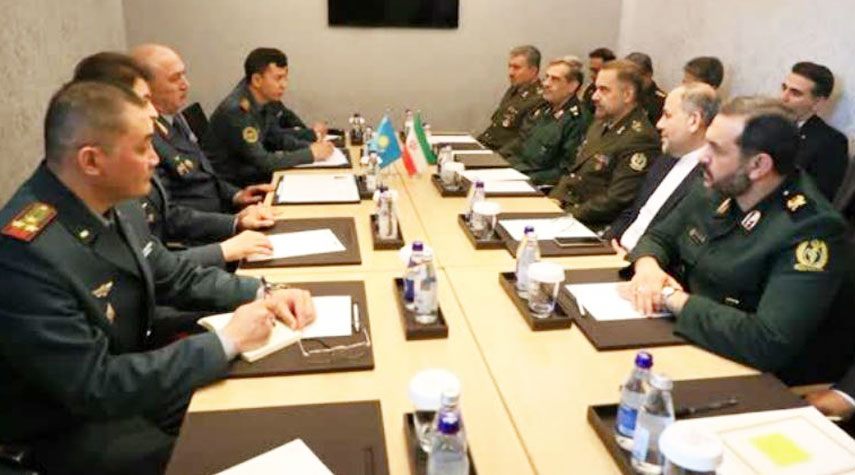 وزير الدفاع يؤكد الاستعداد لتطوير التعاون الدفاعي مع كازاخستان